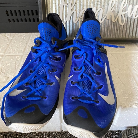 Basketball shoes - Picture 2 of 2